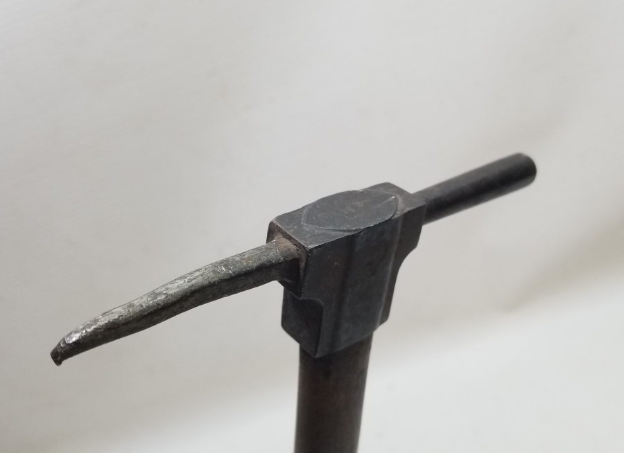 NADİR FORMDA ANTİKA ÇEKİÇ