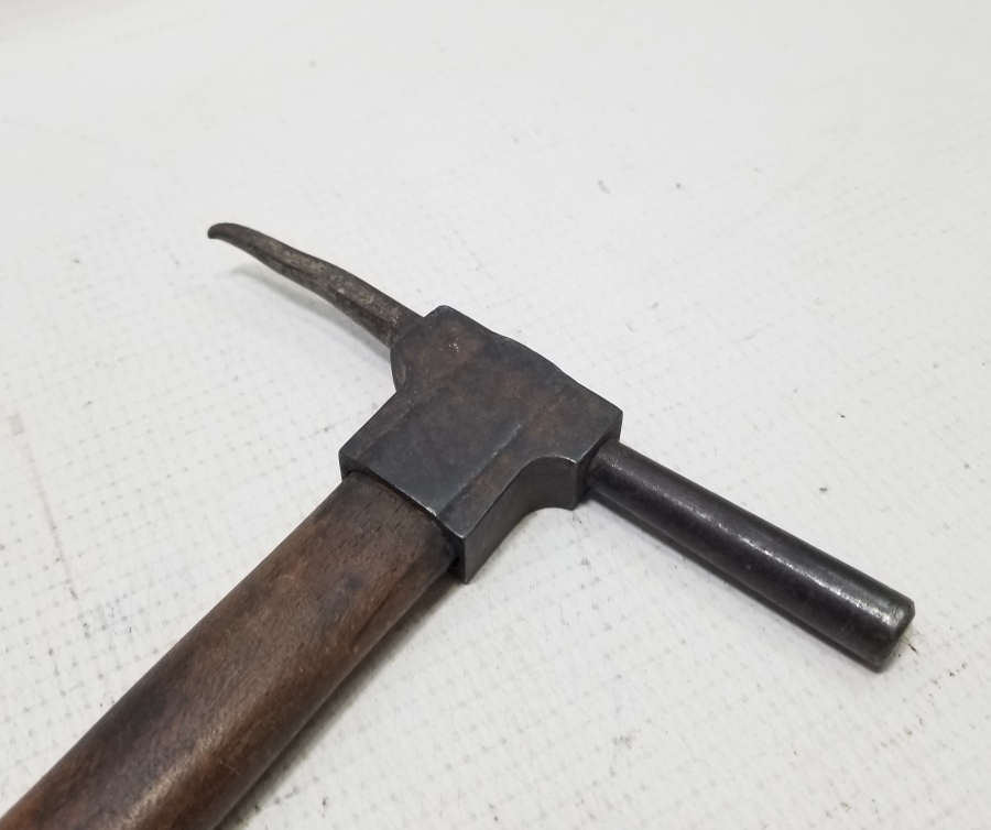 NADİR FORMDA ANTİKA ÇEKİÇ