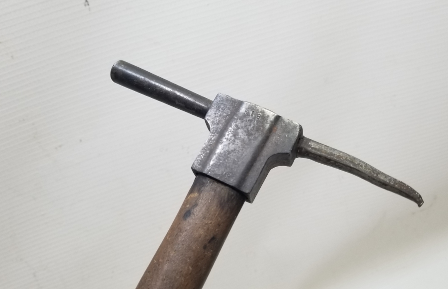 NADİR FORMDA ANTİKA ÇEKİÇ