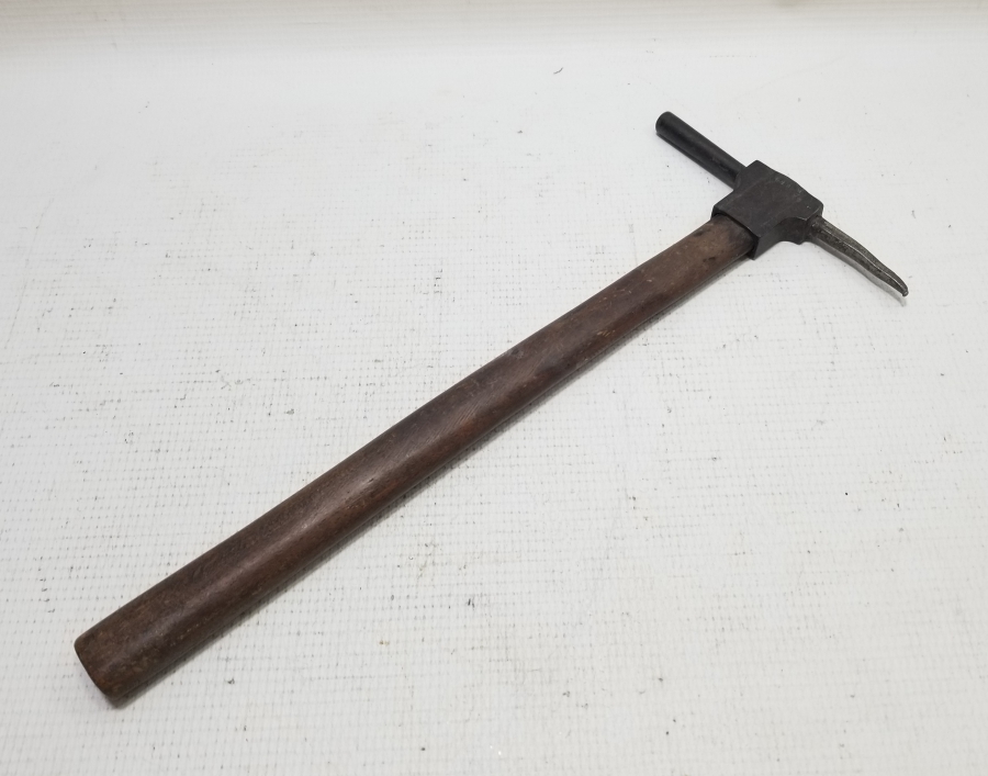 NADİR FORMDA ANTİKA ÇEKİÇ