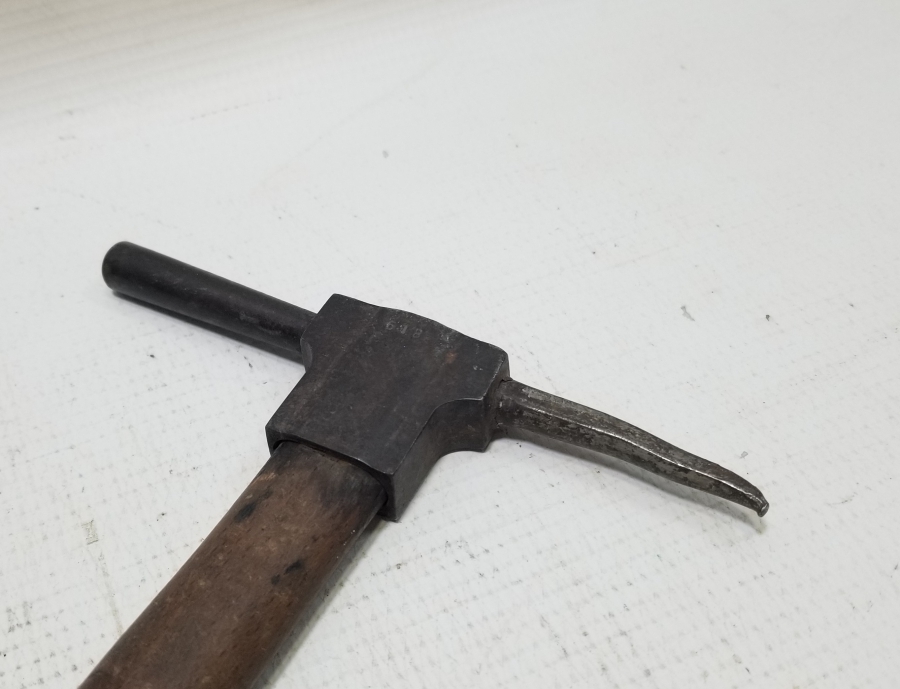 NADİR FORMDA ANTİKA ÇEKİÇ