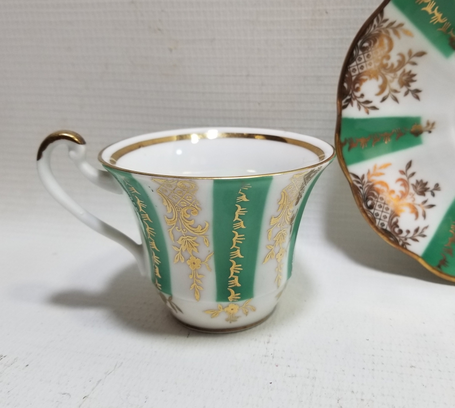 ÜZERİ ALTIN VARAKLI ANTİKA PORSELEN FİNCAN