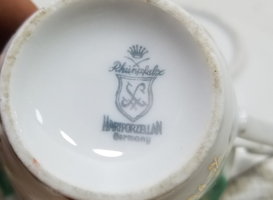 ÜZERİ ALTIN VARAKLI ANTİKA PORSELEN FİNCAN