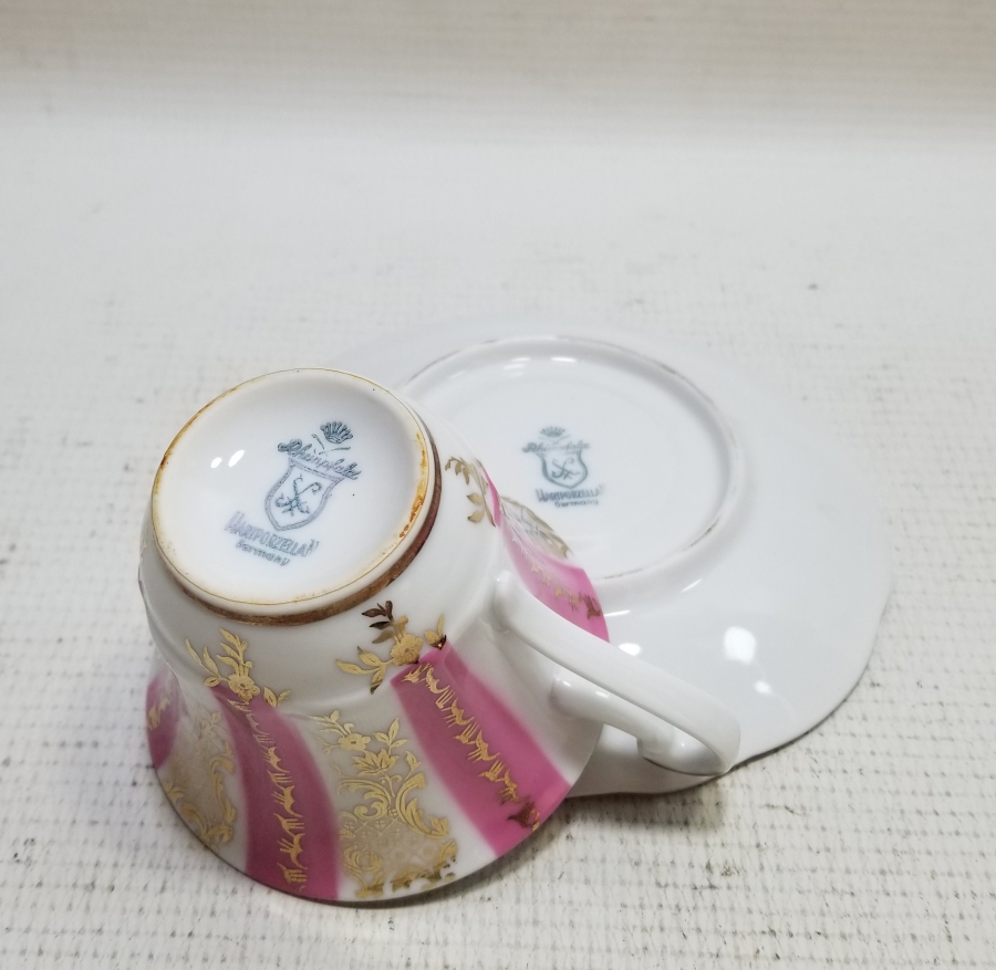 ÜZERİ ALTIN VARAKLI ANTİKA PORSELEN FİNCAN