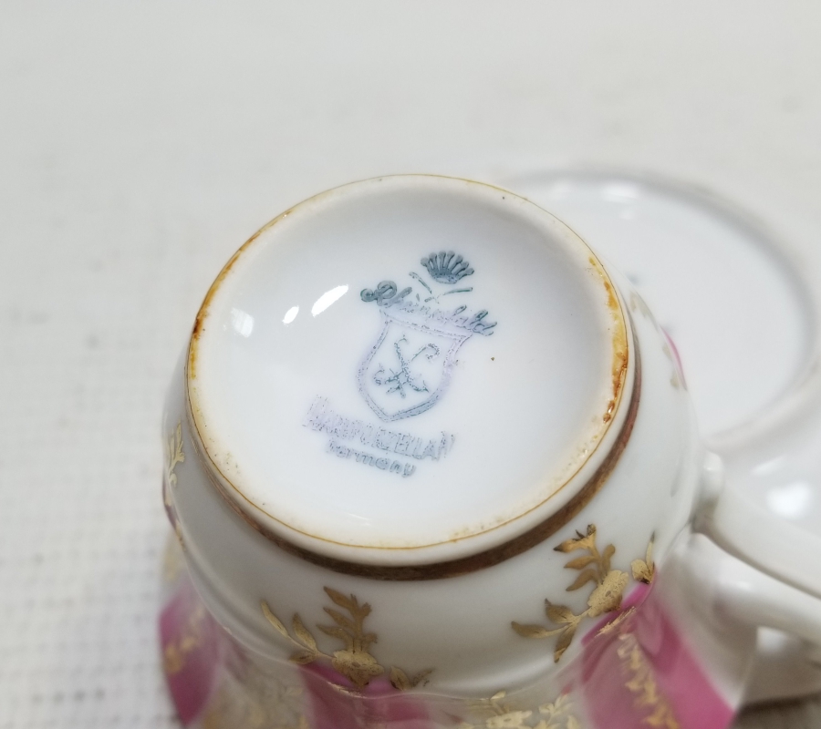 ÜZERİ ALTIN VARAKLI ANTİKA PORSELEN FİNCAN