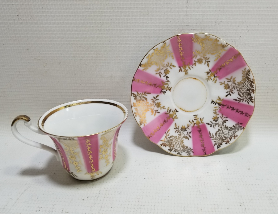 ÜZERİ ALTIN VARAKLI ANTİKA PORSELEN FİNCAN