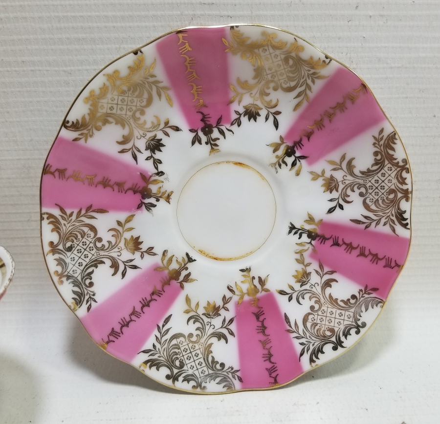 ÜZERİ ALTIN VARAKLI ANTİKA PORSELEN FİNCAN