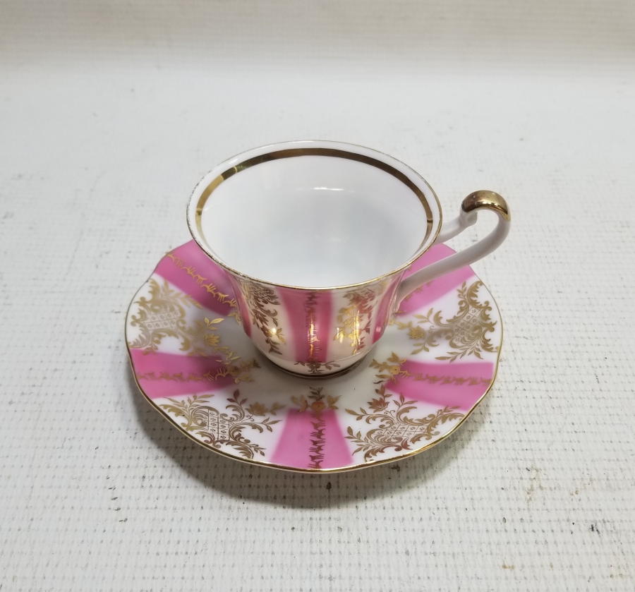 ÜZERİ ALTIN VARAKLI ANTİKA PORSELEN FİNCAN