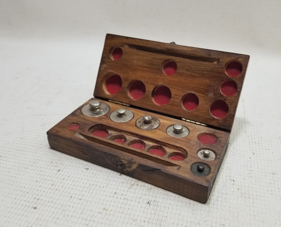 ORİJİNAL AHŞAP KUTUSUNDA ANTİKA DİRHEM LOTU