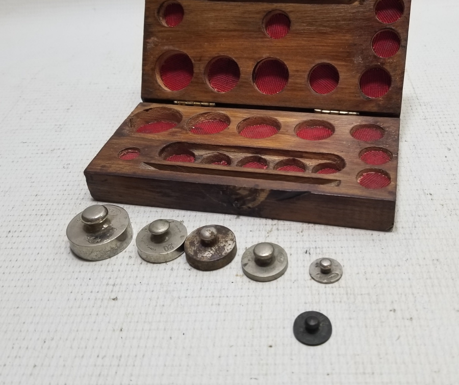 ORİJİNAL AHŞAP KUTUSUNDA ANTİKA DİRHEM LOTU