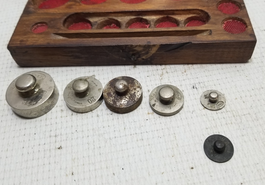 ORİJİNAL AHŞAP KUTUSUNDA ANTİKA DİRHEM LOTU