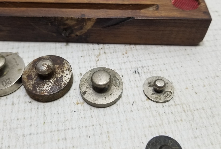 ORİJİNAL AHŞAP KUTUSUNDA ANTİKA DİRHEM LOTU