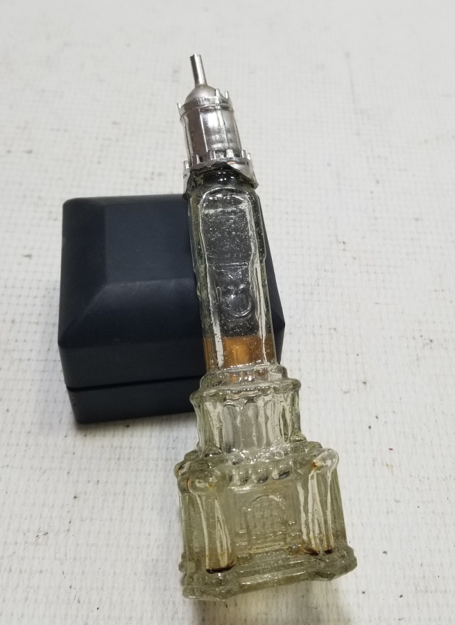 ÜZERİ AY YILDIZ VE İZMİR SAAT KULESİ FİGÜRLÜ ANTİKA CAM KOLONYA ŞİŞESİ