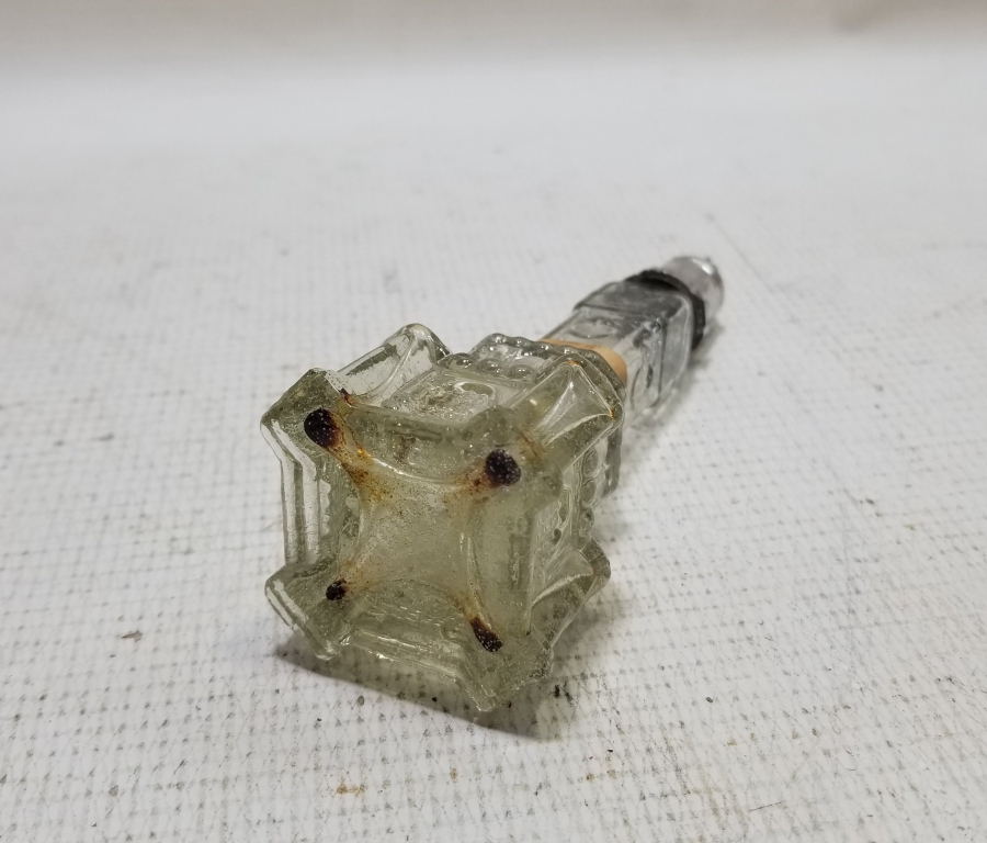 ÜZERİ AY YILDIZ VE İZMİR SAAT KULESİ FİGÜRLÜ ANTİKA CAM KOLONYA ŞİŞESİ