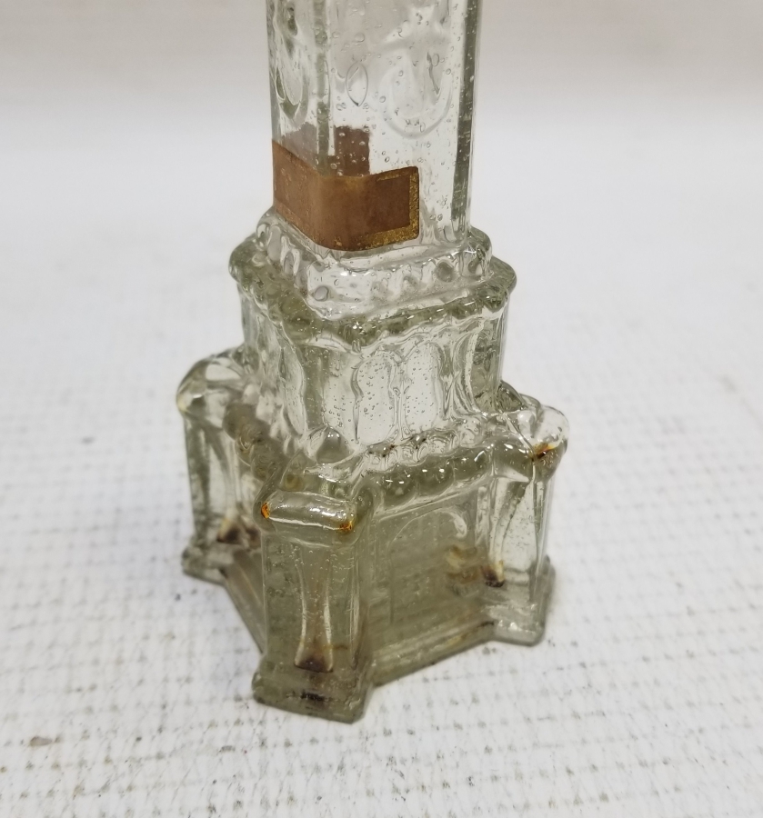 ÜZERİ AY YILDIZ VE İZMİR SAAT KULESİ FİGÜRLÜ ANTİKA CAM KOLONYA ŞİŞESİ