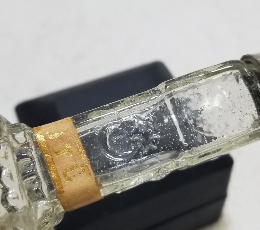 ÜZERİ AY YILDIZ VE İZMİR SAAT KULESİ FİGÜRLÜ ANTİKA CAM KOLONYA ŞİŞESİ