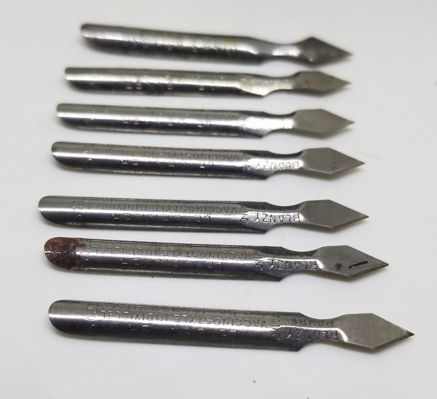 KUTUSUNDA OSMANLI DÖNEMİ DİVİT UÇLARI