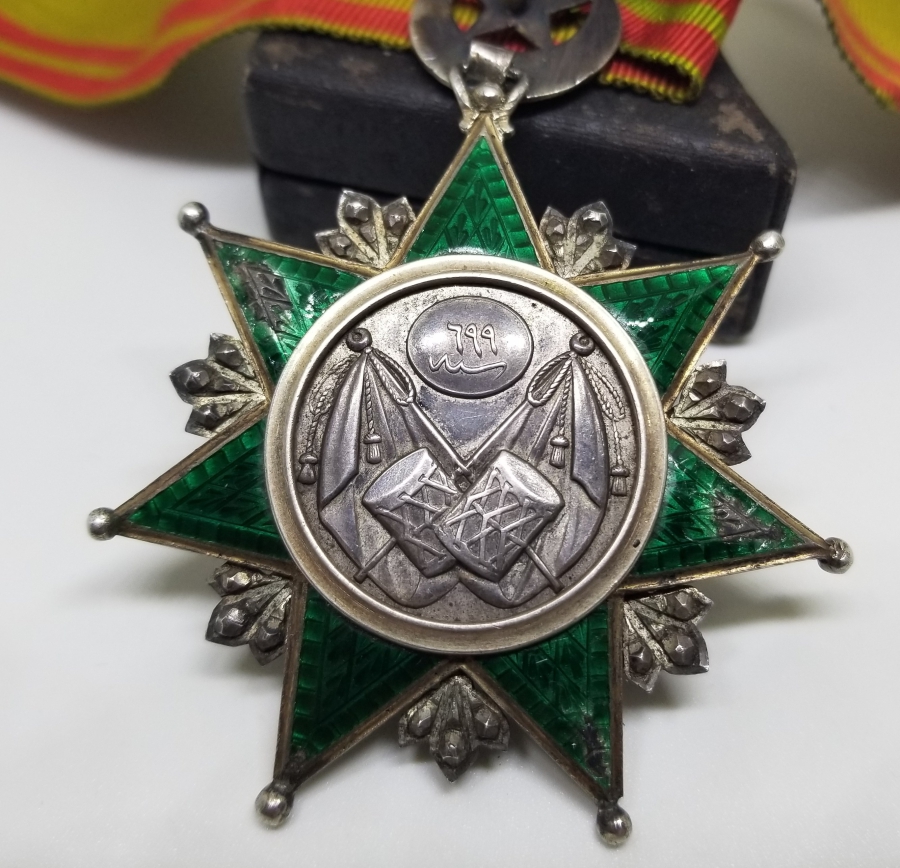 ORİJİNAL BOYUN BAĞIYLA ABDÜLAZİZ HAN DÖNEMİ ORİJİNAL ASKISIYLA 3. DERECE NİŞANİ OSMANİ