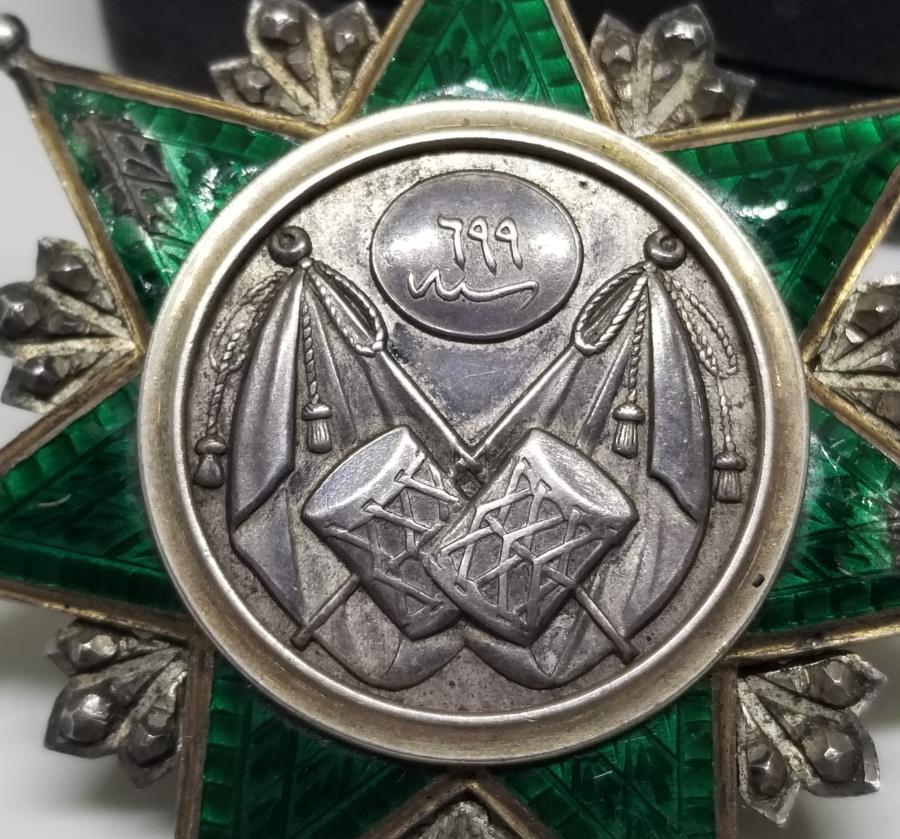 ORİJİNAL BOYUN BAĞIYLA ABDÜLAZİZ HAN DÖNEMİ ORİJİNAL ASKISIYLA 3. DERECE NİŞANİ OSMANİ