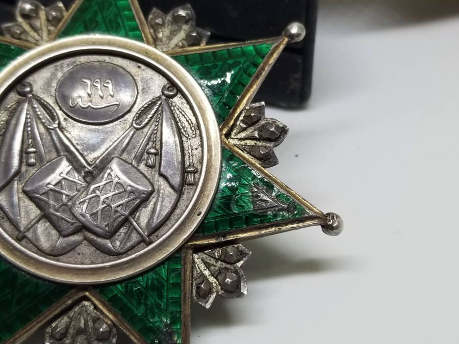 ORİJİNAL BOYUN BAĞIYLA ABDÜLAZİZ HAN DÖNEMİ ORİJİNAL ASKISIYLA 3. DERECE NİŞANİ OSMANİ