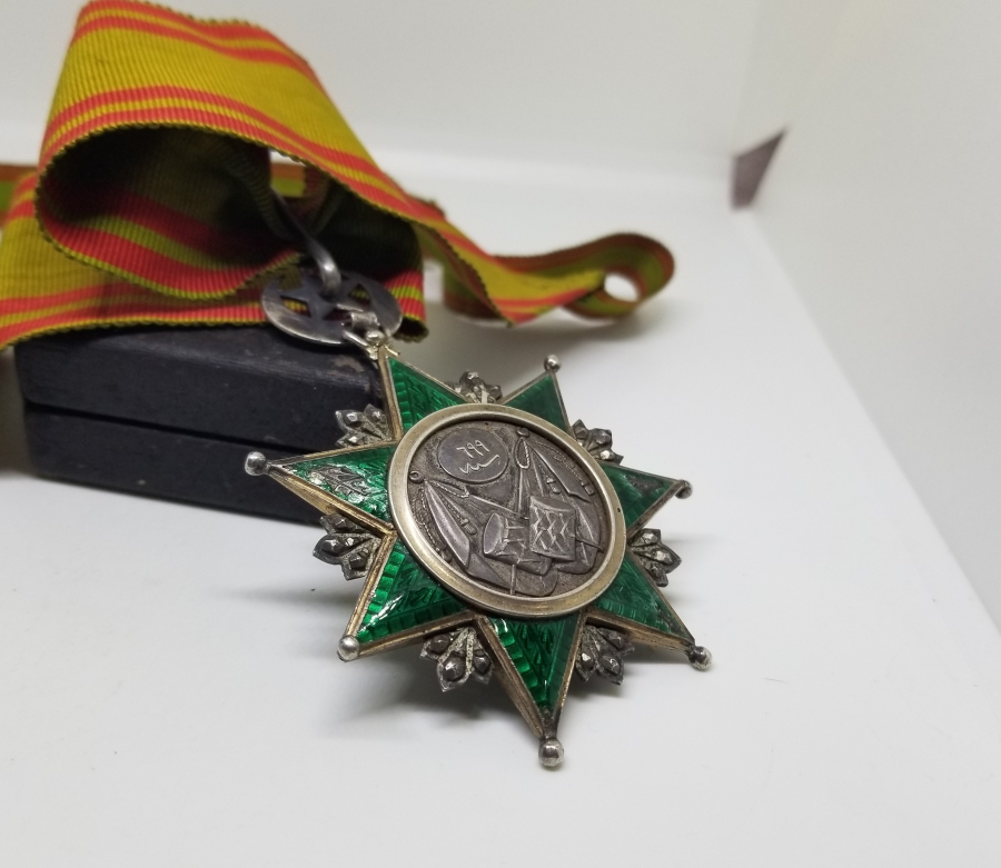 ORİJİNAL BOYUN BAĞIYLA ABDÜLAZİZ HAN DÖNEMİ ORİJİNAL ASKISIYLA 3. DERECE NİŞANİ OSMANİ