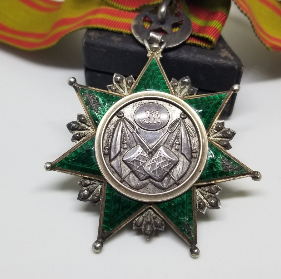 ORİJİNAL BOYUN BAĞIYLA ABDÜLAZİZ HAN DÖNEMİ ORİJİNAL ASKISIYLA 3. DERECE NİŞANİ OSMANİ