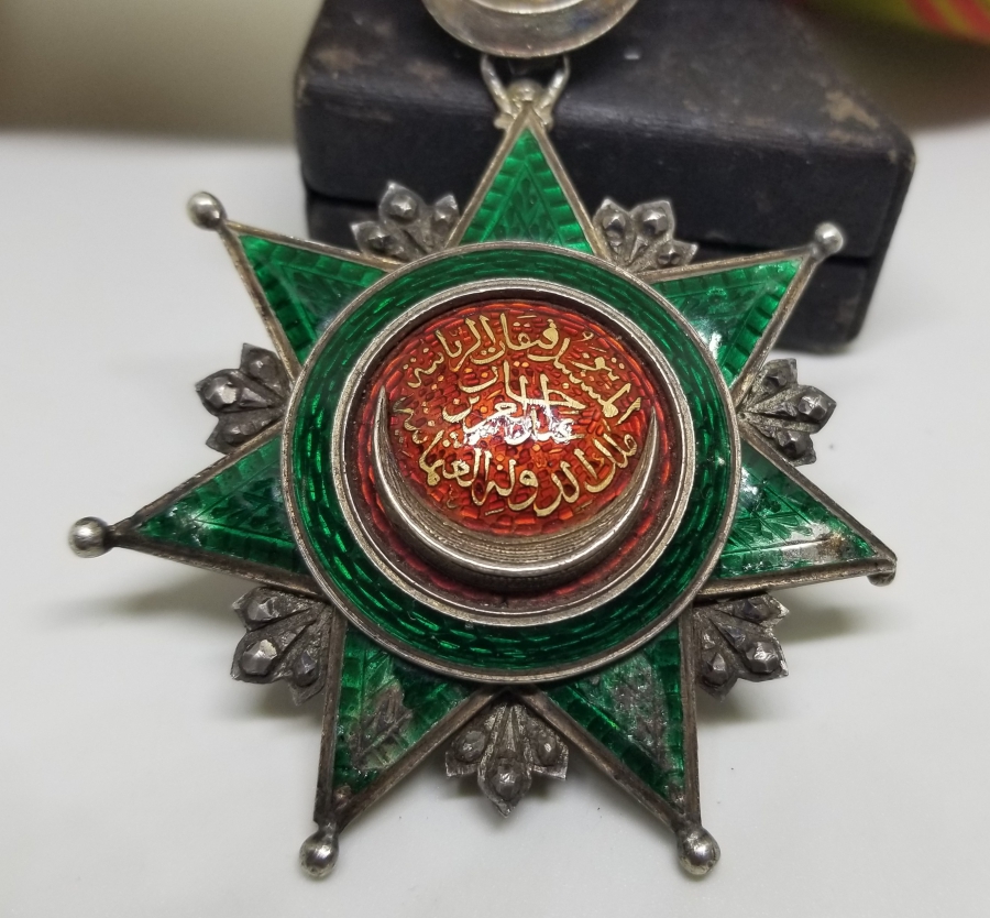 ORİJİNAL BOYUN BAĞIYLA ABDÜLAZİZ HAN DÖNEMİ ORİJİNAL ASKISIYLA 3. DERECE NİŞANİ OSMANİ