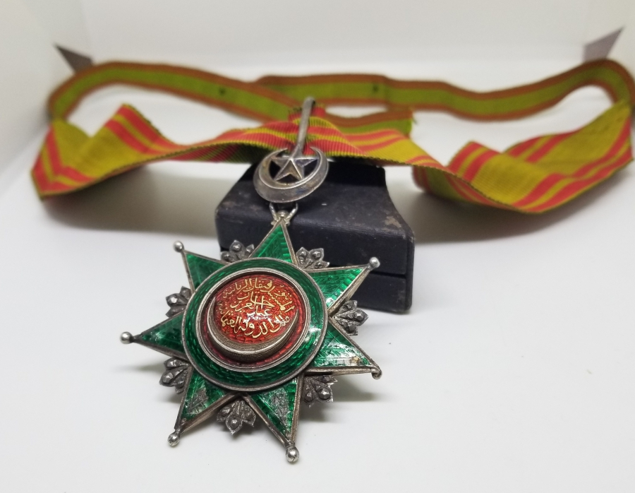 ORİJİNAL BOYUN BAĞIYLA ABDÜLAZİZ HAN DÖNEMİ ORİJİNAL ASKISIYLA 3. DERECE NİŞANİ OSMANİ