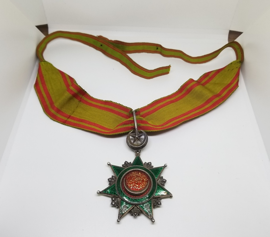 ORİJİNAL BOYUN BAĞIYLA ABDÜLAZİZ HAN DÖNEMİ ORİJİNAL ASKISIYLA 3. DERECE NİŞANİ OSMANİ