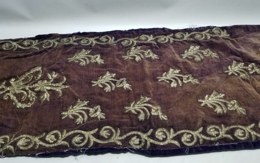 ÜZERİ SIRMA İŞÇİLİKLİ OSMANLI DÖNEMİ KADİFE SEDİR YASTIĞI