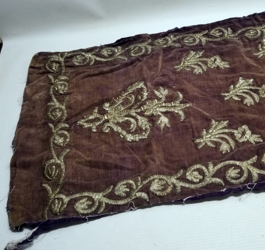 ÜZERİ SIRMA İŞÇİLİKLİ OSMANLI DÖNEMİ KADİFE SEDİR YASTIĞI