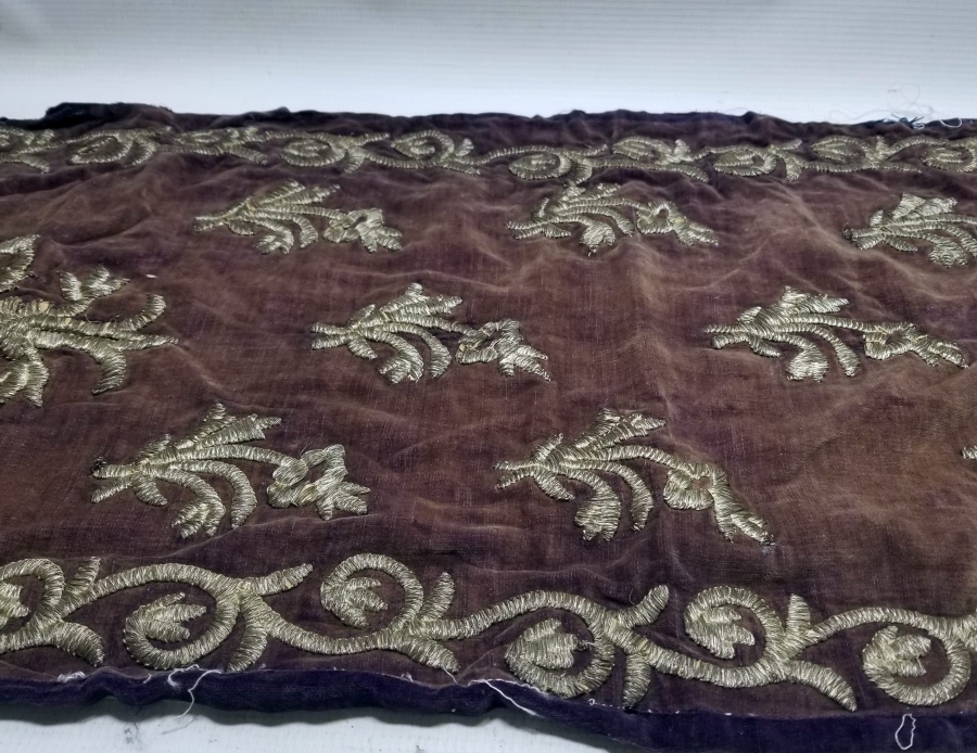 ÜZERİ SIRMA İŞÇİLİKLİ OSMANLI DÖNEMİ KADİFE SEDİR YASTIĞI