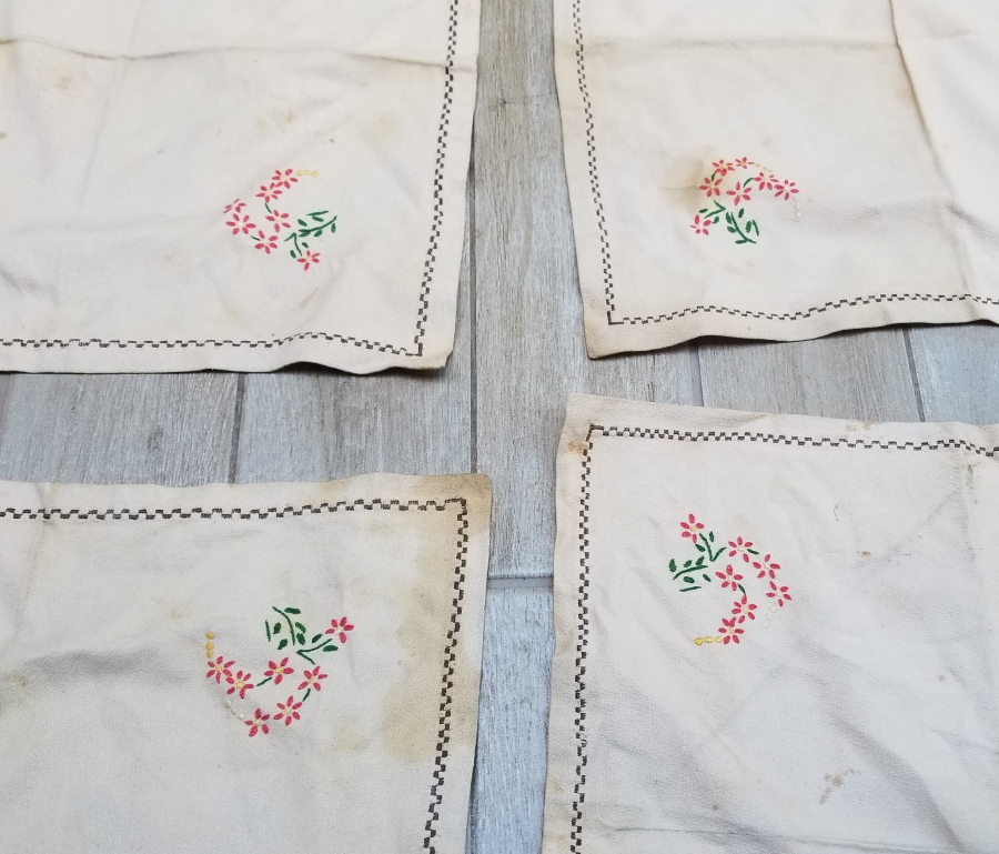 ÜZERİ İŞLEMELİ ANTİKA 4 ADET KUMAŞ PEÇETE