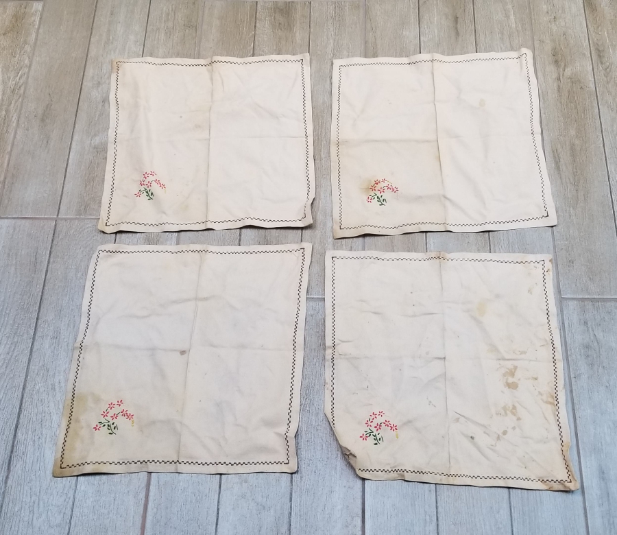 ÜZERİ İŞLEMELİ ANTİKA 4 ADET KUMAŞ PEÇETE