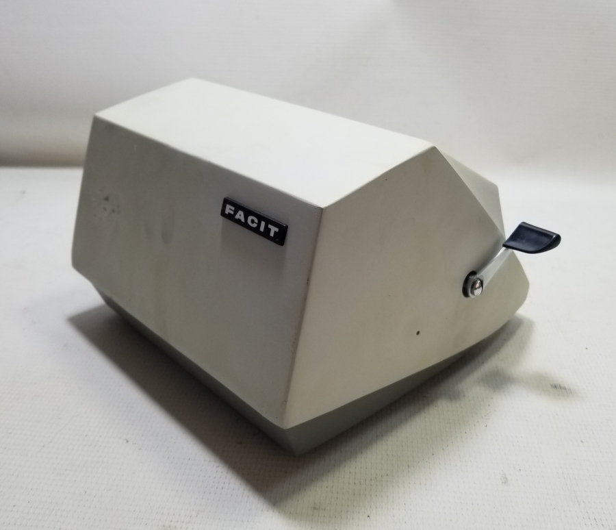 YÜKSEK KONDİSYONDA ANTİKA FACIT HESAP MAKİNESİ