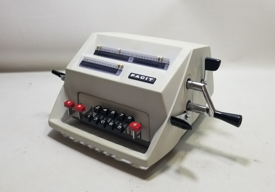 YÜKSEK KONDİSYONDA ANTİKA FACIT HESAP MAKİNESİ