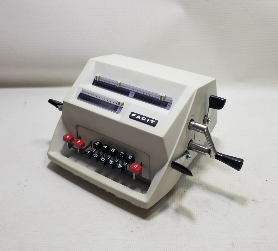 YÜKSEK KONDİSYONDA ANTİKA FACIT HESAP MAKİNESİ