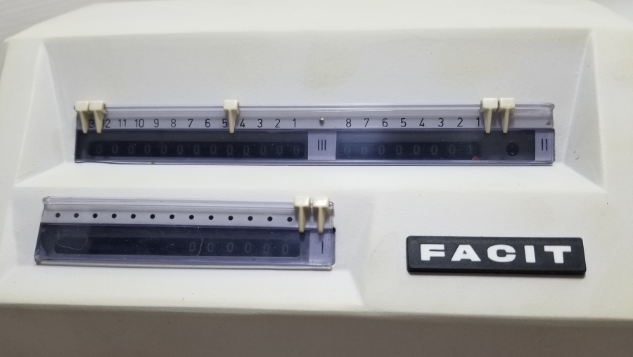 YÜKSEK KONDİSYONDA ANTİKA FACIT HESAP MAKİNESİ