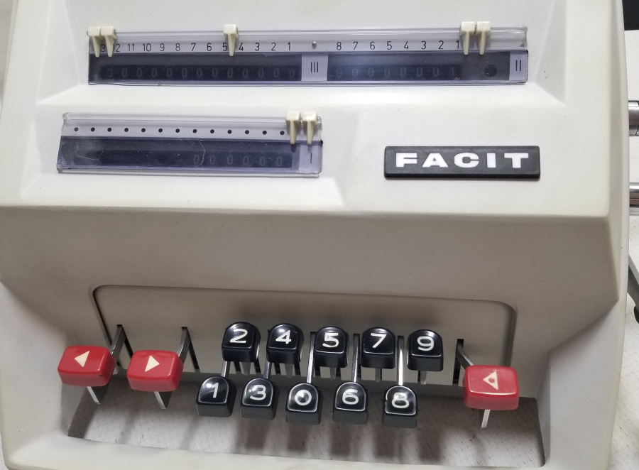 YÜKSEK KONDİSYONDA ANTİKA FACIT HESAP MAKİNESİ