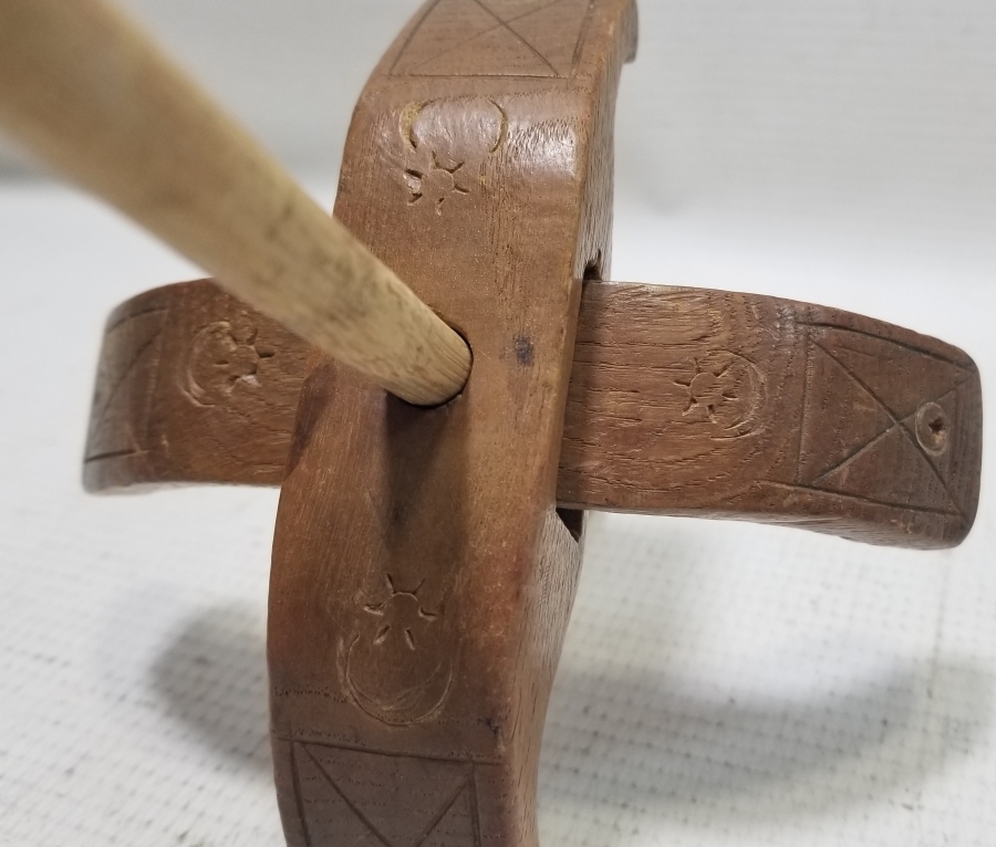 ÜZERİ AY YILDIZ FİGÜRLÜ OSMANLI DÖNEMİ AHŞAP KİRMAN