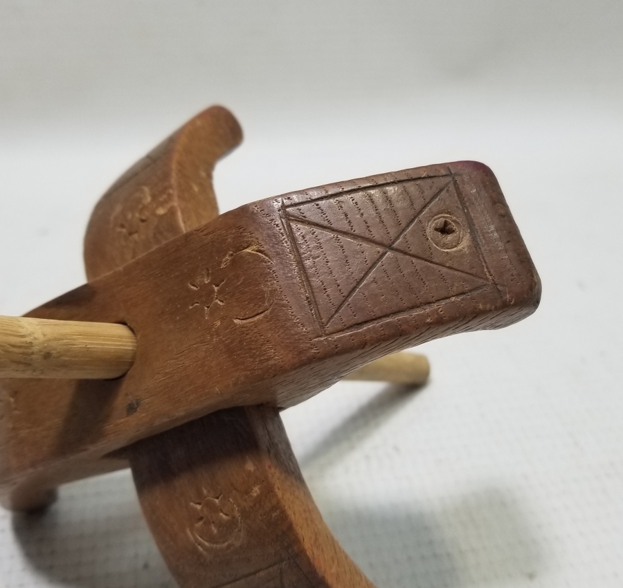 ÜZERİ AY YILDIZ FİGÜRLÜ OSMANLI DÖNEMİ AHŞAP KİRMAN