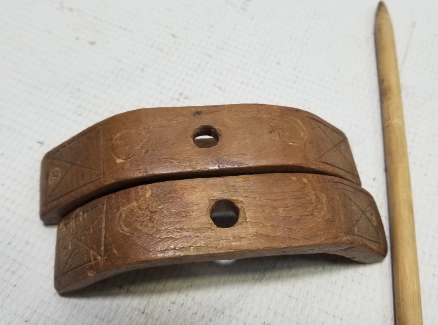 ÜZERİ AY YILDIZ FİGÜRLÜ OSMANLI DÖNEMİ AHŞAP KİRMAN