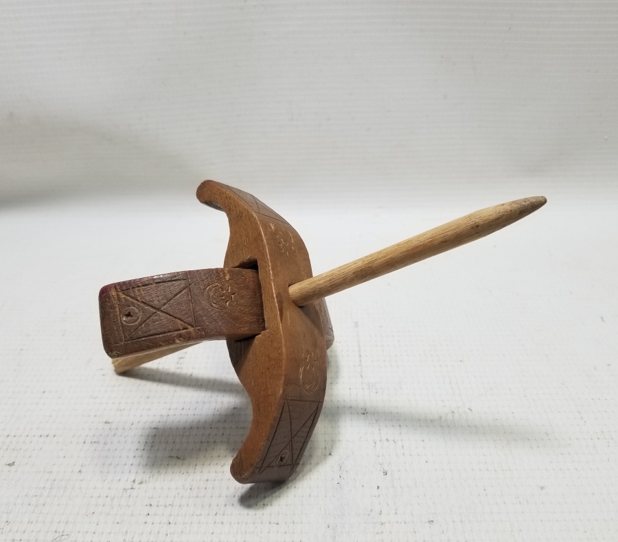 ÜZERİ AY YILDIZ FİGÜRLÜ OSMANLI DÖNEMİ AHŞAP KİRMAN