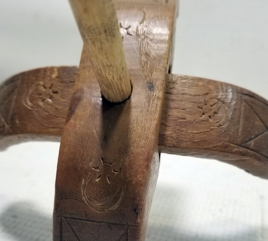 ÜZERİ AY YILDIZ FİGÜRLÜ OSMANLI DÖNEMİ AHŞAP KİRMAN