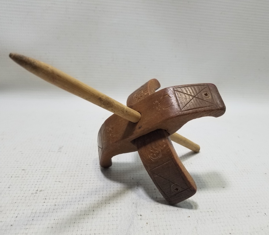 ÜZERİ AY YILDIZ FİGÜRLÜ OSMANLI DÖNEMİ AHŞAP KİRMAN