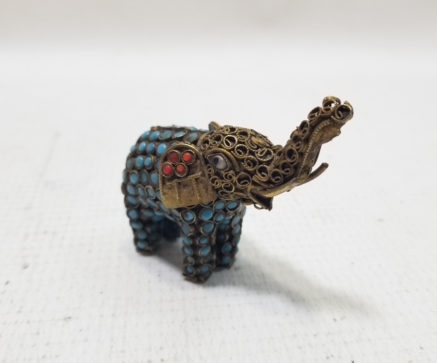 ÜZERİ FİRUZE TAŞLARIYLA SÜSLÜ ANTİKA DEKORATİF FİL