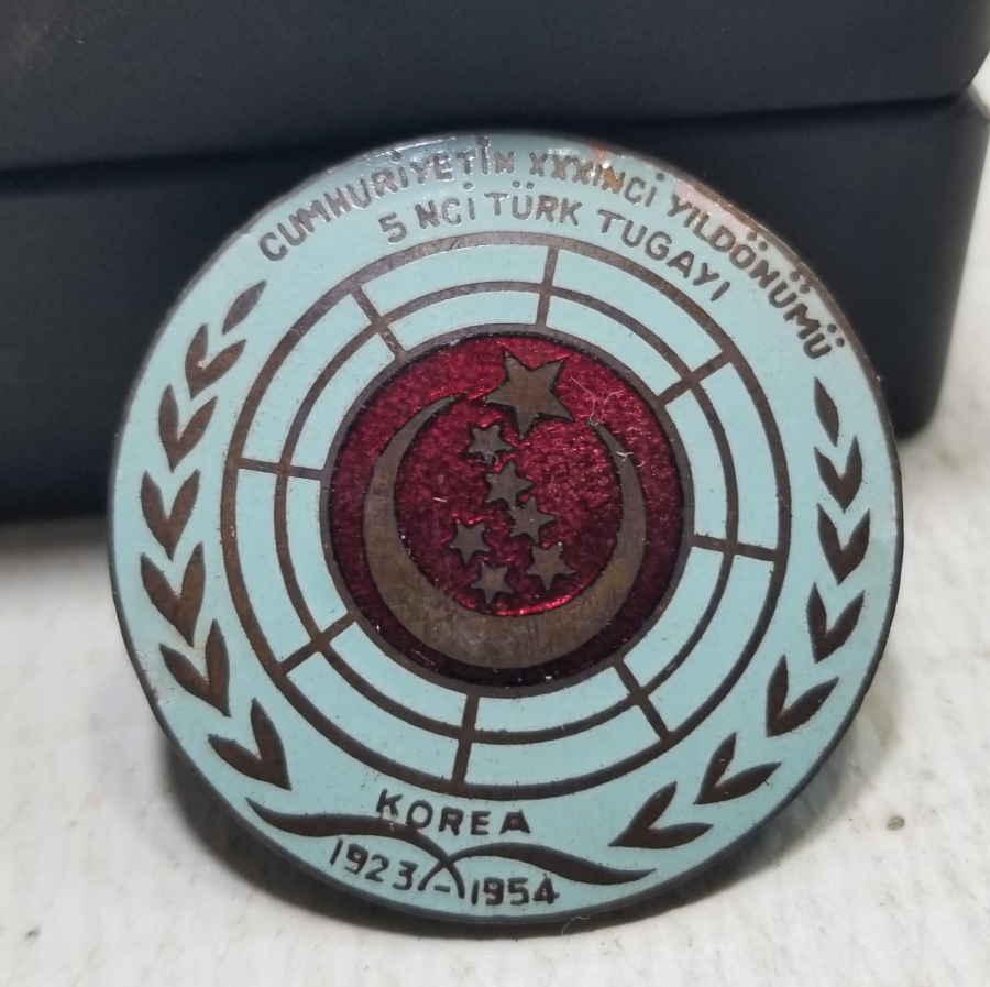 ORJİNAL KUTUSUNDA MİNELİ KORE HARBİ ROZETİ