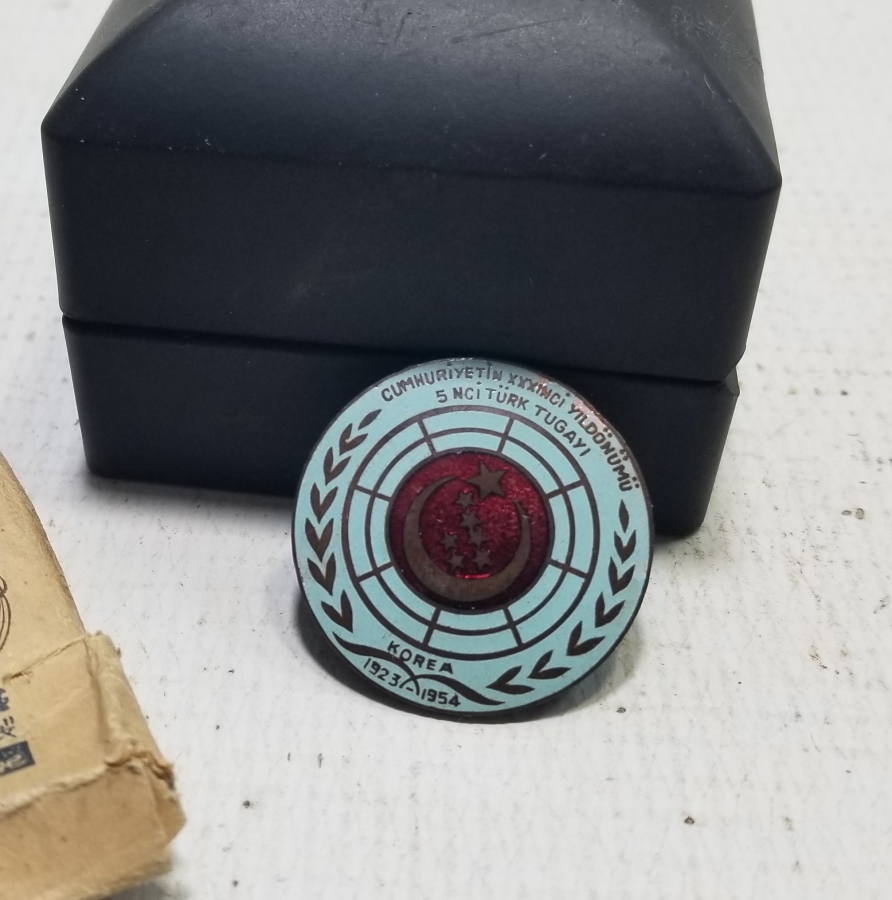 ORJİNAL KUTUSUNDA MİNELİ KORE HARBİ ROZETİ