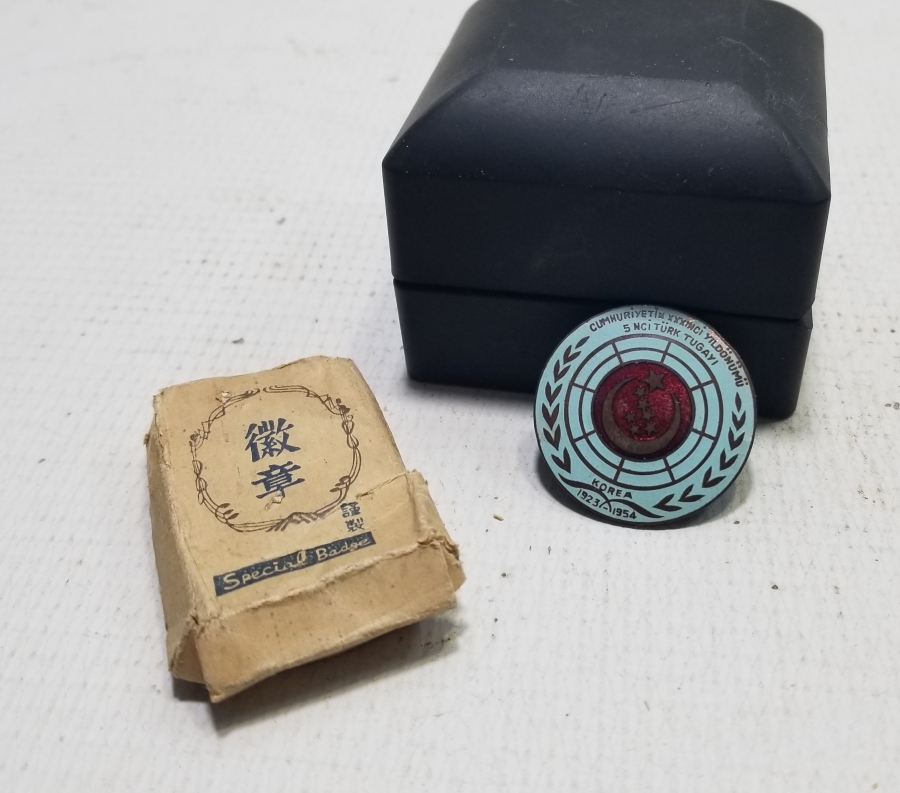 ORJİNAL KUTUSUNDA MİNELİ KORE HARBİ ROZETİ