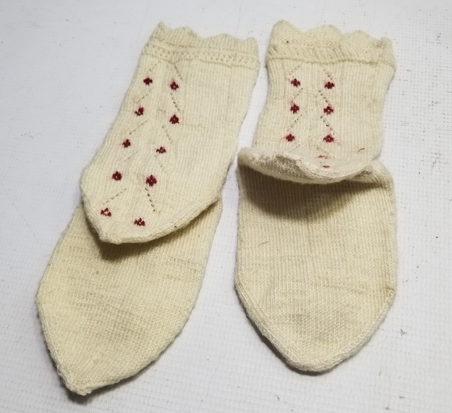 ÜZERİ HAYAT AĞACI MOTİFLİ EL ÖRME YÖRÜK ÇORABI